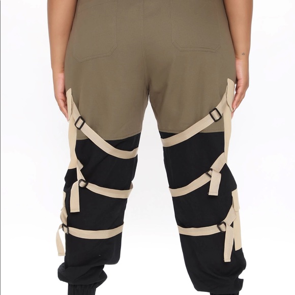 - Fashion Nova Block it Out Cargo Joggers - Picture 4 of 12